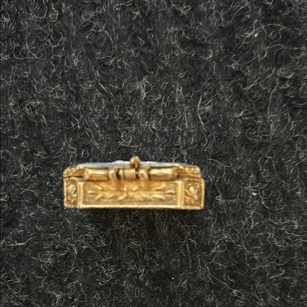 VINTAGE Max Factor, The Wishing Tree, compact. Gold and Blue Cameo - Picture 3 of 4